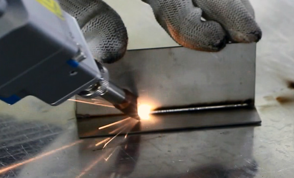 What are the welding methods and advantages of laser welding?