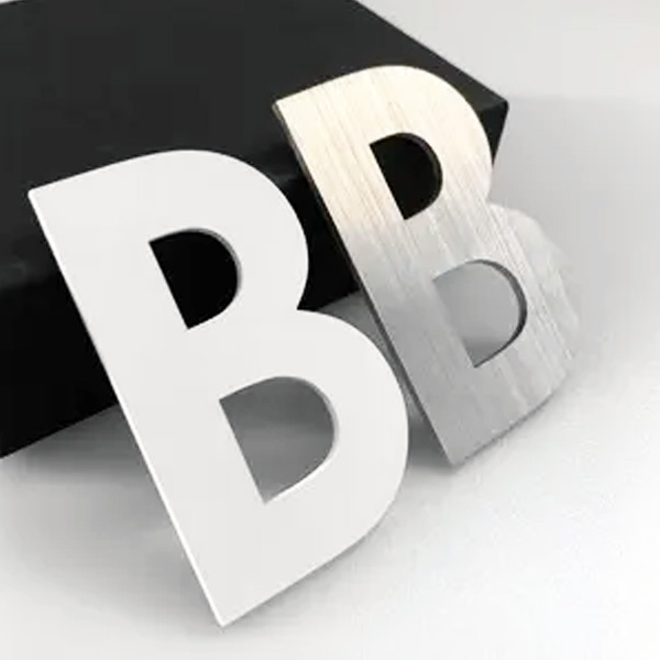 Laser cutting machine in the advertising industry-Suntop