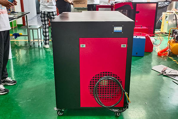 Italian Customer Successfully Purchases Suntop 2000W Handheld Laser Cleaner site