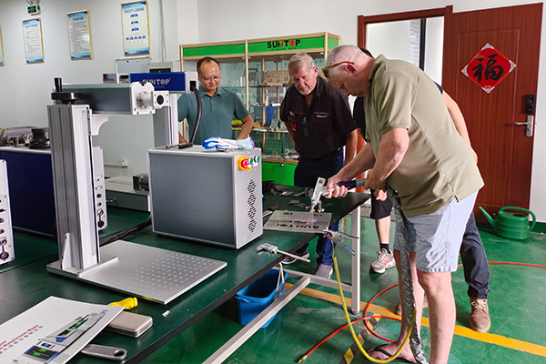 South African Customer Visits Suntop Laser's Factory and Receives High Praise for the Performance of the Laser Welding Machine site7-Suntop