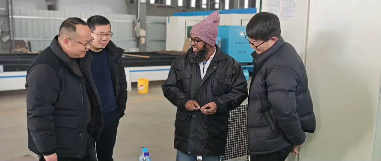 Bangladesh customer visits Suntop factory and purchases laser cutting machine-Suntop