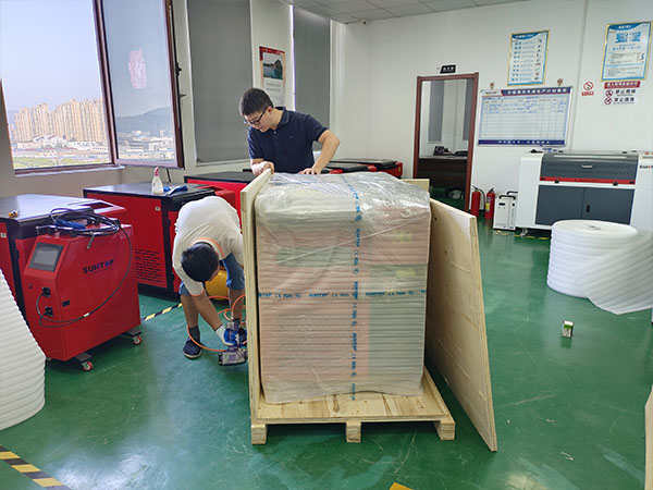 Custom 3000W Handheld Laser Cleaning Machine Shipped to Italy Pack-6