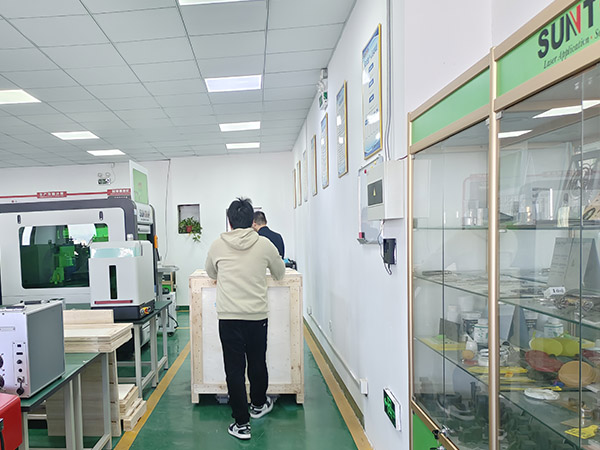 SUNTOP Successfully Delivers 8 Customized 1500W Handheld Laser Welding Machines to Spanish Client-12