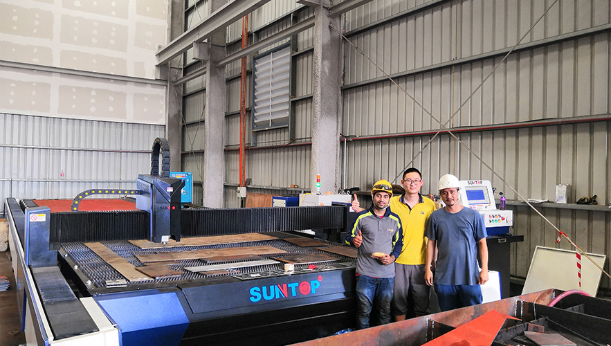 Big cutting size customized laser cutting machine be installed in Singapore site2-Suntop