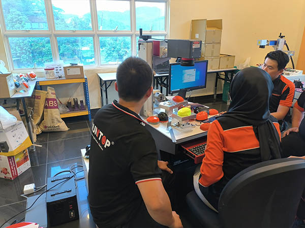 Suntop Delivers 3D UV Laser Marking Machine to Malaysia for Product Upgrade-7
