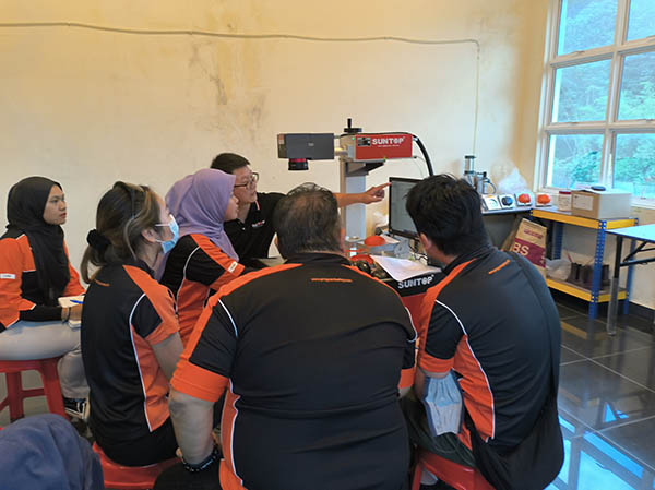Suntop Delivers 3D UV Laser Marking Machine to Malaysia for Product Upgrade-4