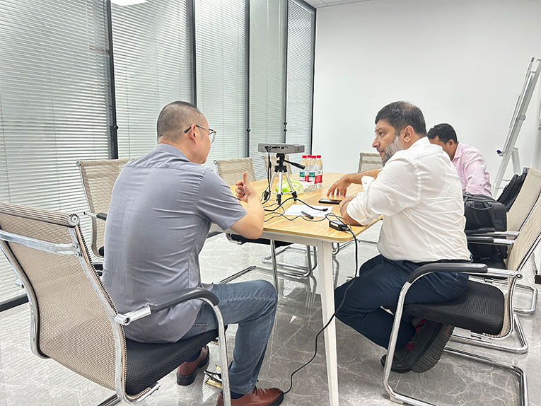 Suntop welcomes Bangladeshi customers, and the laser welding machine on-site inspection is successful-4