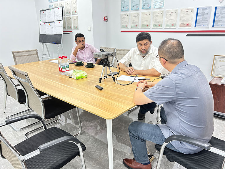 Suntop welcomes Bangladeshi customers, and the laser welding machine on-site inspection is successful-3