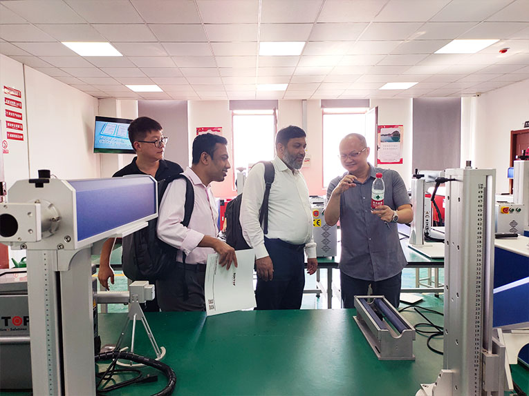 Suntop welcomes Bangladeshi customers, and the laser welding machine on-site inspection is successful-12