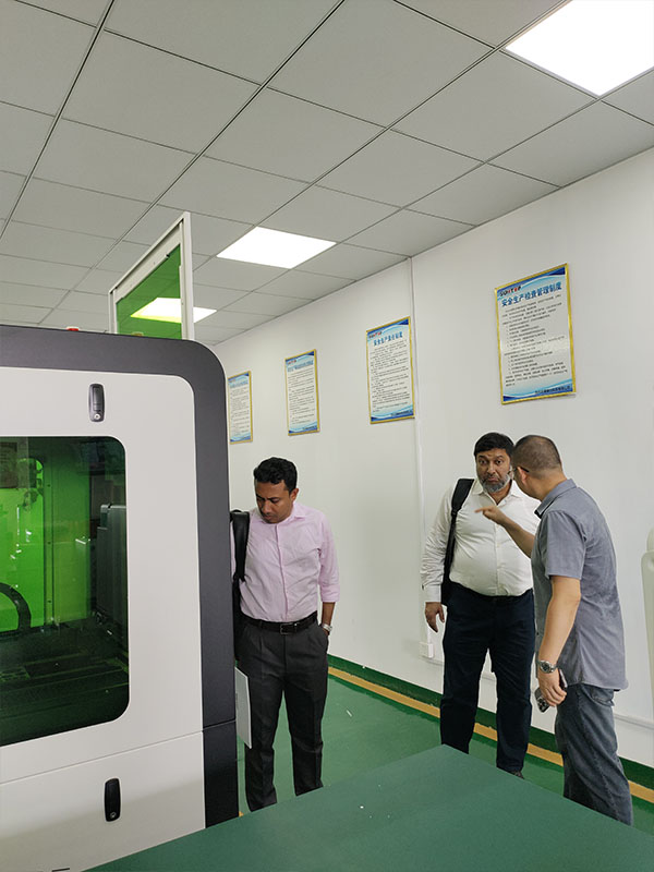 Suntop welcomes Bangladeshi customers, and the laser welding machine on-site inspection is successful-11