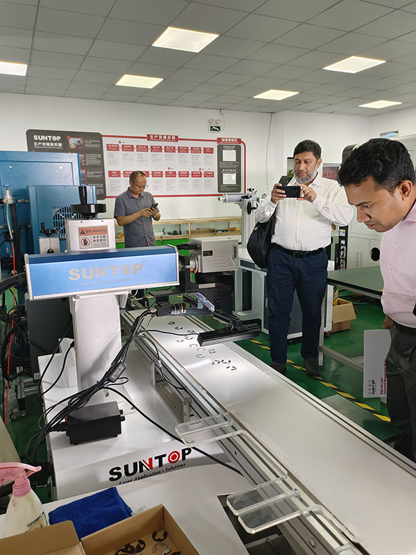Suntop welcomes Bangladeshi customers, and the laser welding machine on-site inspection is successful-9