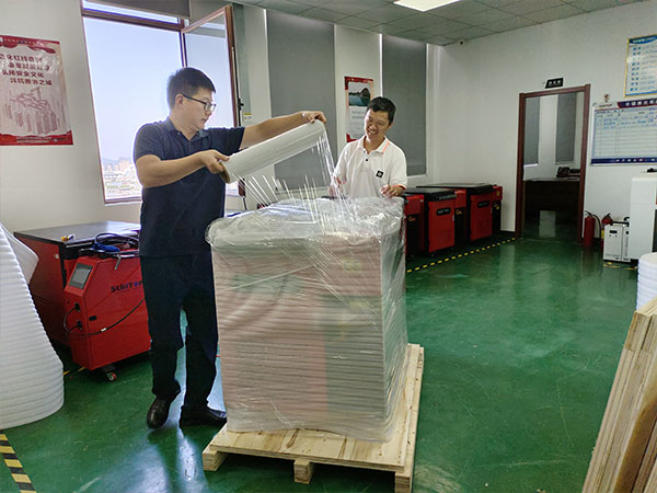 Custom 3000W Handheld Laser Cleaning Machine Shipped to Italy Pack-4