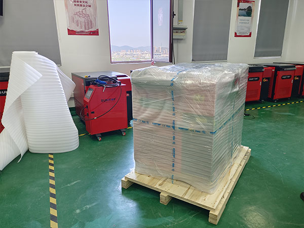 Custom 3000W Handheld Laser Cleaning Machine Shipped to Italy Pack-5