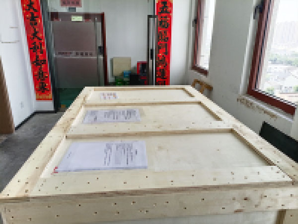 Custom 3000W Handheld Laser Cleaning Machine Shipped to Italy Pack-10