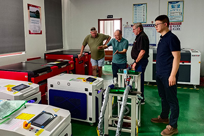 South African Customer Visits Suntop Laser's Factory and Receives High Praise for the Performance of the Laser Welding Machine site2-Suntop