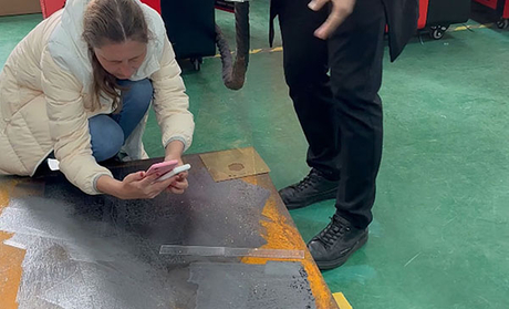 Georgian Customer Visits Suntop Factory And Purchases 2000W Laser Cleaner.jpg