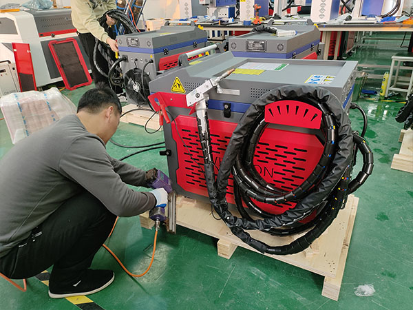 Four Custom 2000W Handheld Laser Welders Shipped to Spanish Client-4
