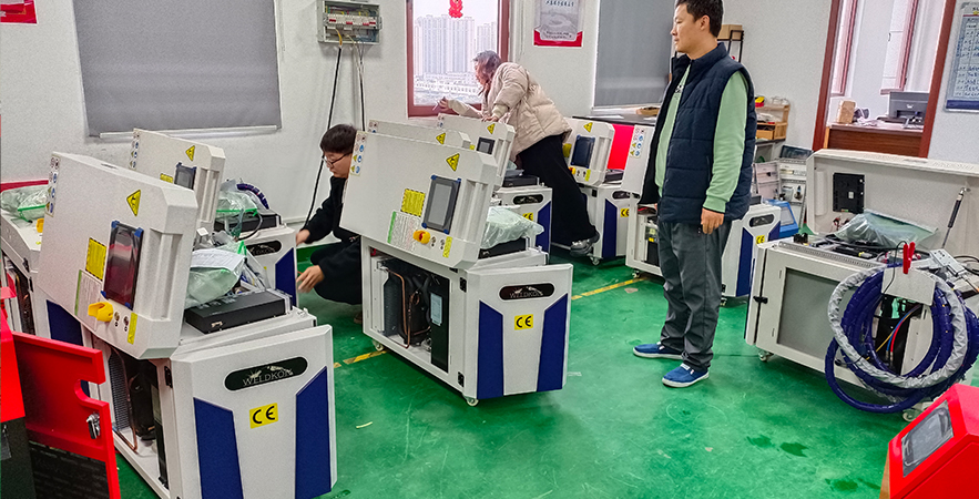 Handheld laser welding machine from Spain has been debugged and is ready to be shipped site3-Suntop