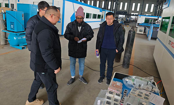 Bangladesh customer visits Suntop factory and purchases laser cutting machine site3