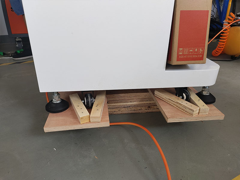 Suntop Cabinet Fiber Laser Marking Machine with D200 Rotary Axis Shipped to Shanghai-3