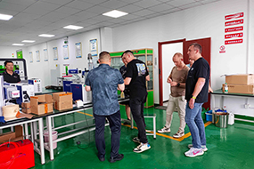 Warmly welcome Russian customers to visit Suntop Laser!