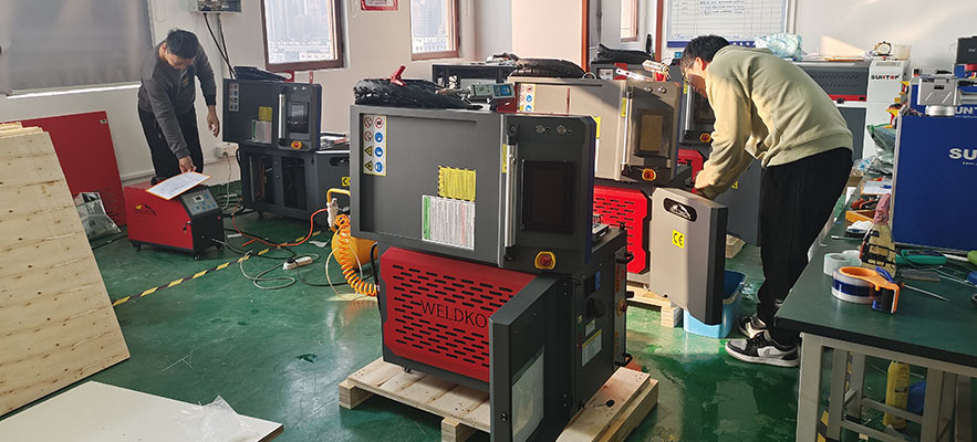 Four Custom 2000W Handheld Laser Welders Shipped to Spanish Client-pack