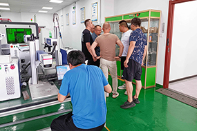 Warmly welcome Russian customers to visit Suntop Laser!