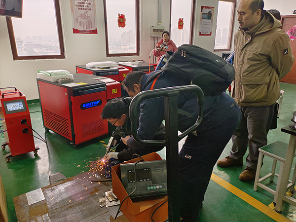 Customer Visits SUNTOP Facility for Laser Welding Machine Demonstration and Hands-On Experience