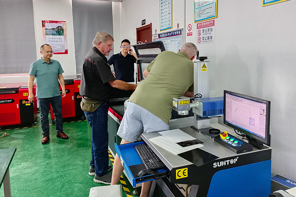 South African Customer Visits Suntop Laser's Factory and Receives High Praise for the Performance of the Laser Welding Machine site6-Suntop