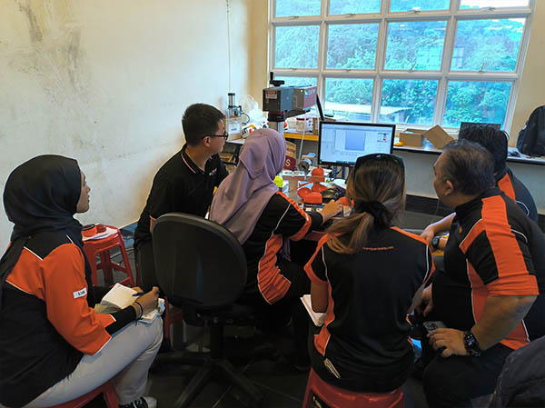 Suntop Delivers 3D UV Laser Marking Machine to Malaysia for Product Upgrade-5