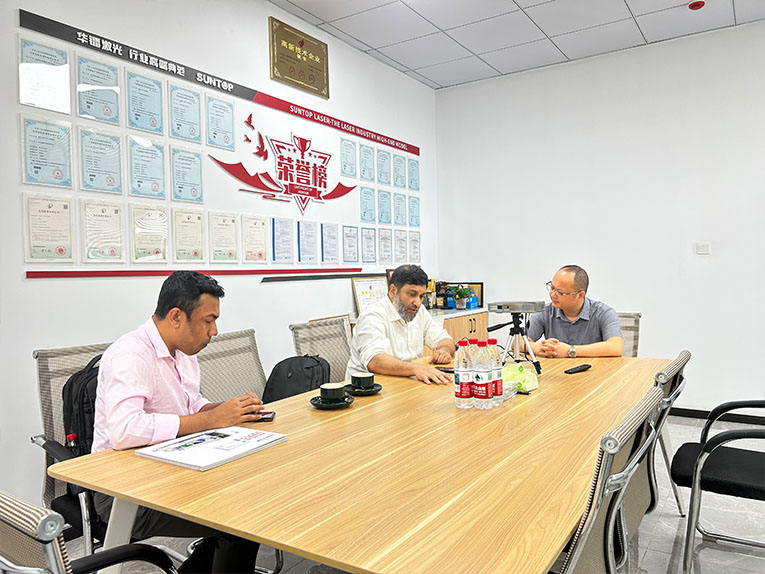 Suntop welcomes Bangladeshi customers, and the laser welding machine on-site inspection is successful-5