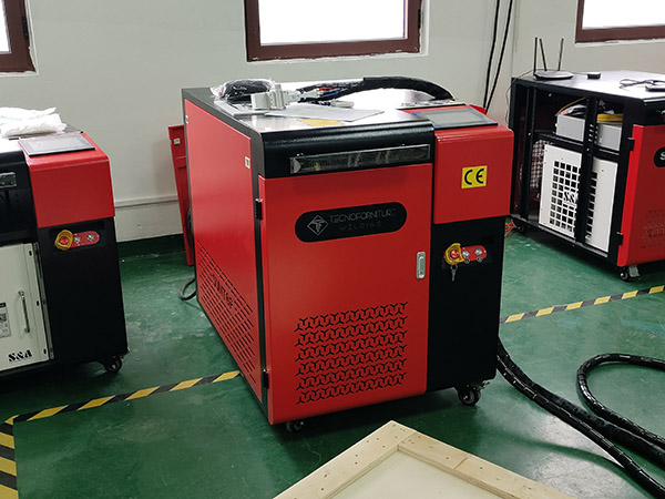 Italian Client Partners with Suntop Laser for Repeat Purchase of 3000W Handheld Laser Cleaning Machine