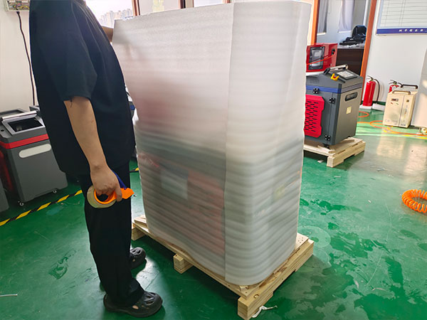 SUNTOP High-Stability 2000W 4-in-1 Laser Welders Shipment to Italy-5