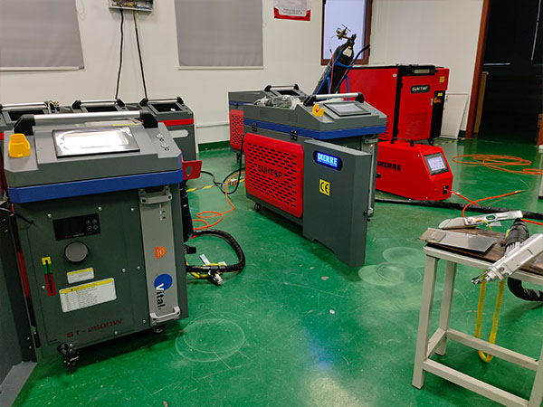 SUNTOP High-Stability 2000W 4-in-1 Laser Welders Shipment to Italy-2