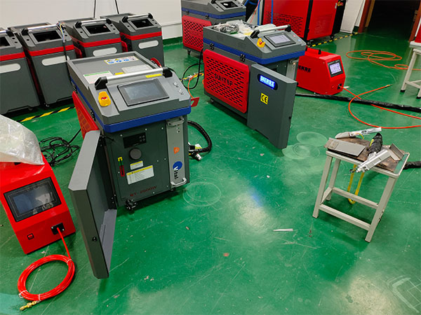 SUNTOP High-Stability 2000W 4-in-1 Laser Welders Shipment to Italy-1