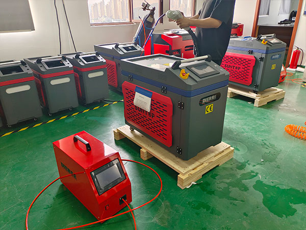 SUNTOP High-Stability 2000W 4-in-1 Laser Welders Shipment to Italy-3